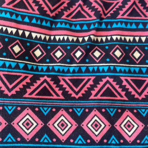 Super soft leggings, Aztec looking print, excellent condition - Picture 2 of 4